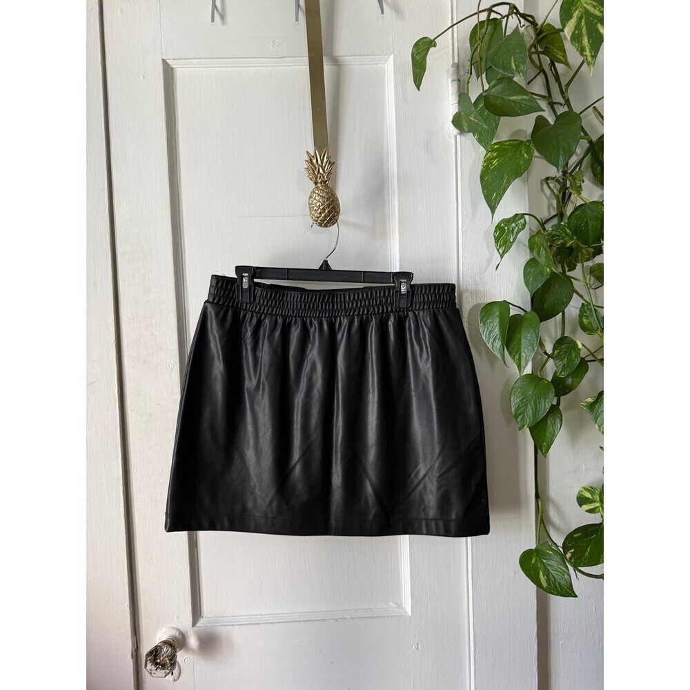 CISONO women’s size X – large black Faux leather skirt